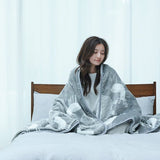 大人気!とろけるフランネル 着る電気毛布 curun クルン エルク柄 アーバンデザイン - KURASHI NO KATACHI